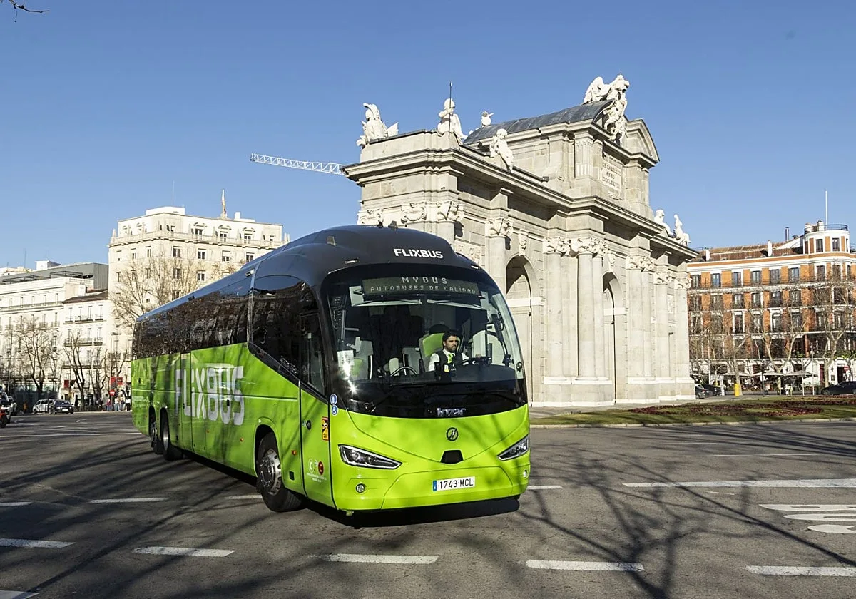 España se enfrenta a Bruselas y Flixbus por el cabotaje de autobuses mientras el 70% de las concesiones siguen caducadas