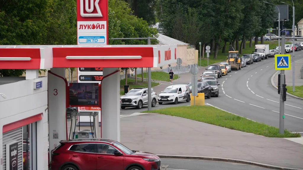 Les États-Unis prolongent une nouvelle fois l'allègement des sanctions visant le géant russe Lukoil