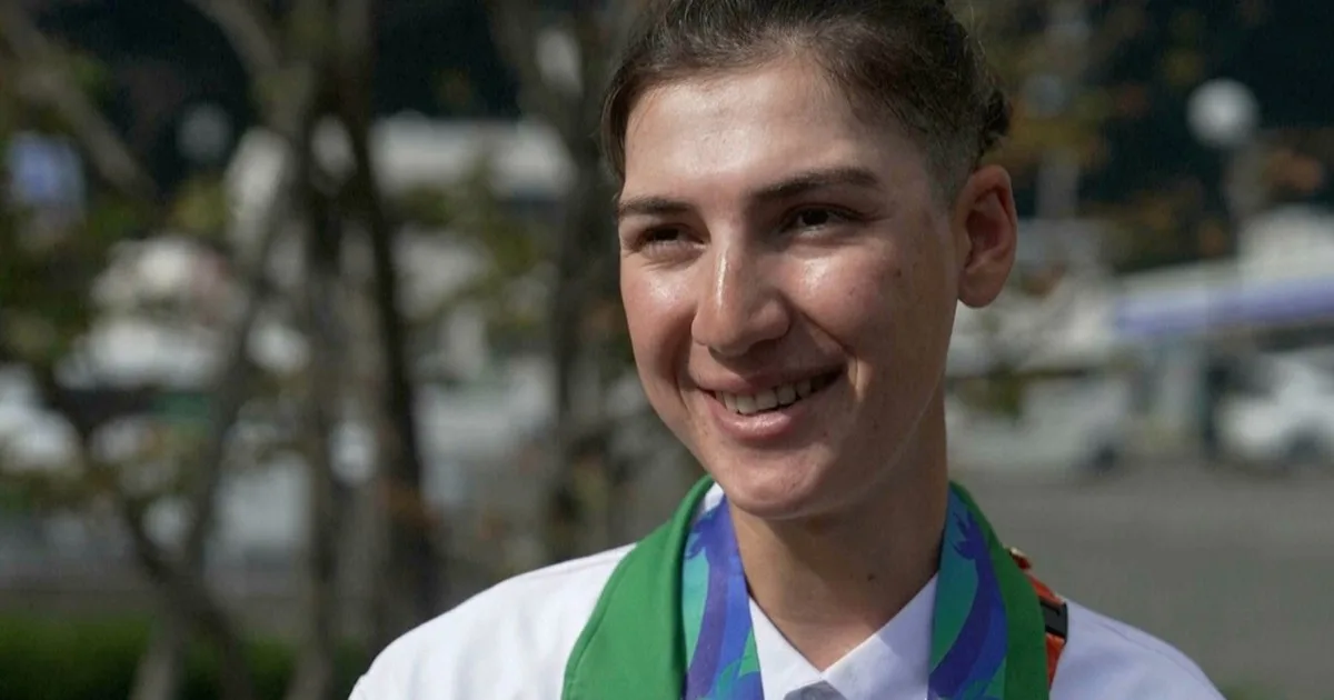 Fariba Hashimi, la ciclista que se vestía de hombre para poder entrenar en su país, gana medalla en Juegos Asiáticos