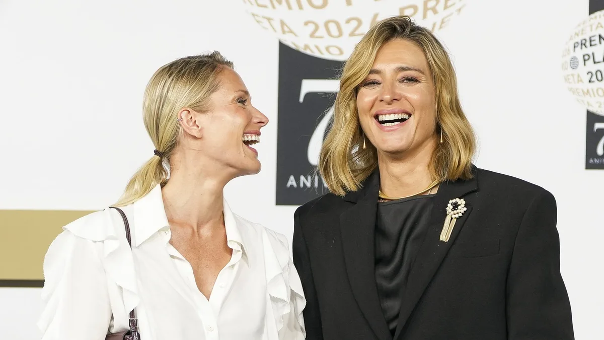 Sandra Barneda y Pascalle Paerel reaparecen tras su boda: sonrientes, felices y de la mano cinco días después del 'sí, quiero'