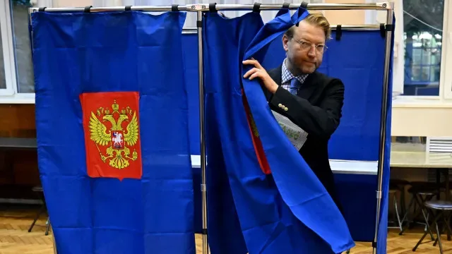 Rússia. Líder do partido pacifista Yabloko votou por "vida sem medo"