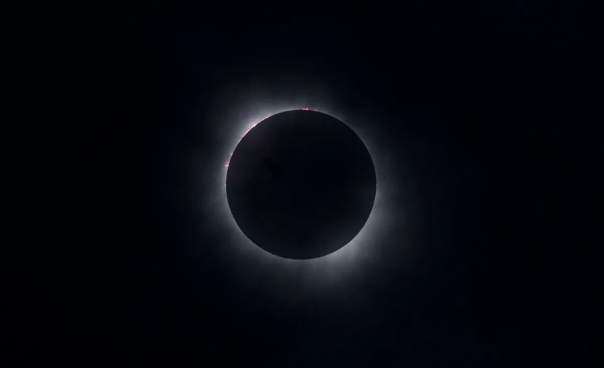 Eclipse solar total hoje: veja onde será visível, duração e como assistir online
