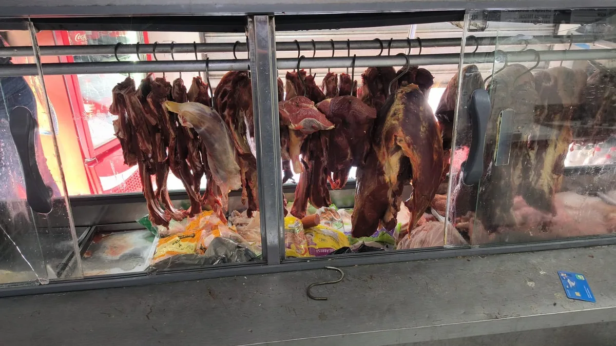 Venda de carne clandestina em açougues: polícia mira grupo suspeito de furtar e abater gado no ES