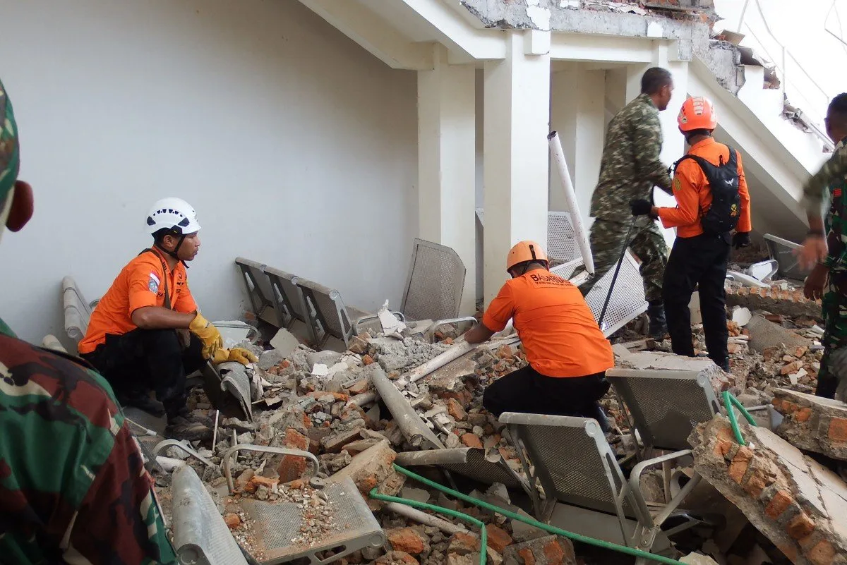 Terremoto de magnitude 7,7 deixa 38 mortos na Indonésia