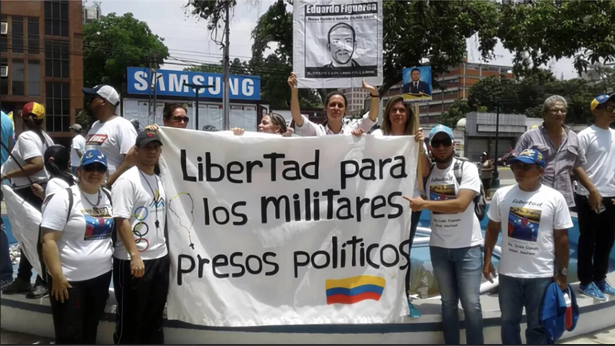 Excarcelaron a tres militares acusados de “traición a la patria” en Venezuela