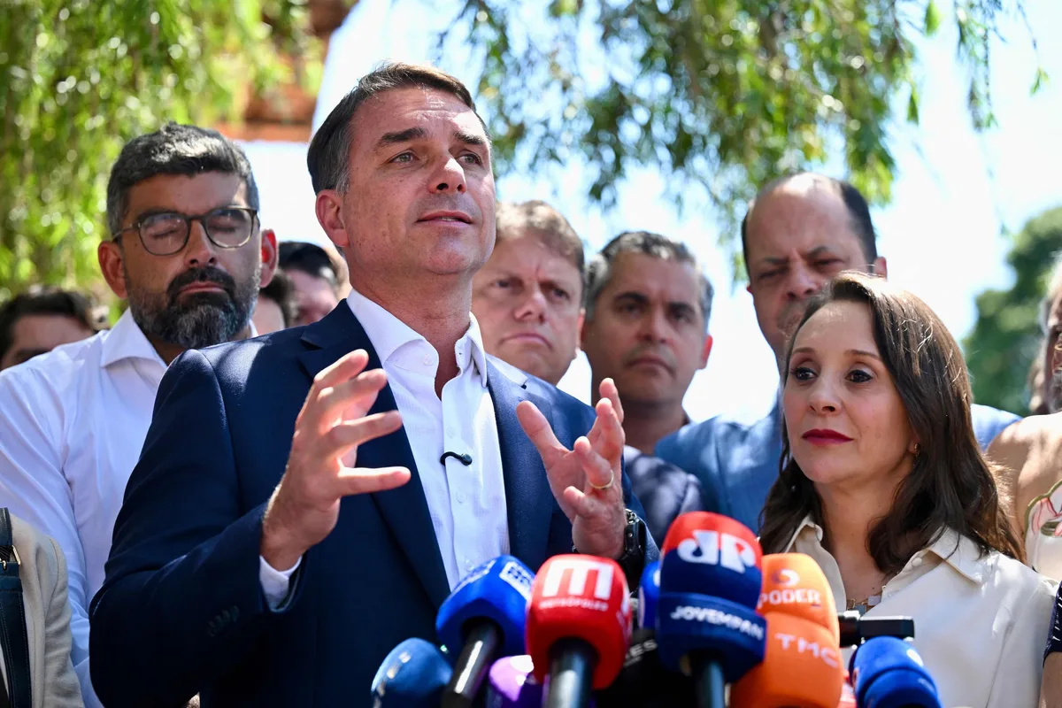 Flavio Bolsonaro logra un respaldo clave y complica a Lula en la recta final