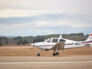Un avion s’écrase sur une route départementale des Bouches-du-Rhône