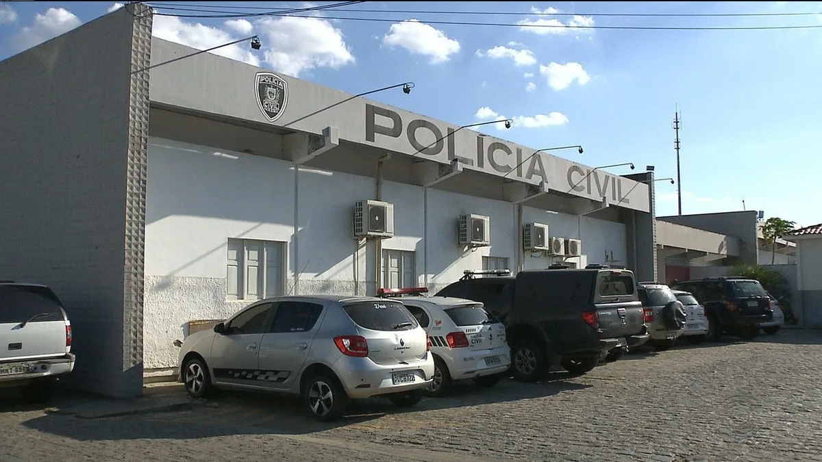 Idosa morre após ser atropelada por carro na BR-230, em Campina Grande