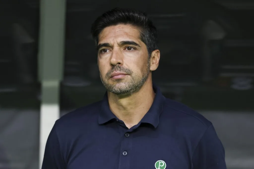 Abel demonstra preocupação com jogador do Palmeiras e faz alerta