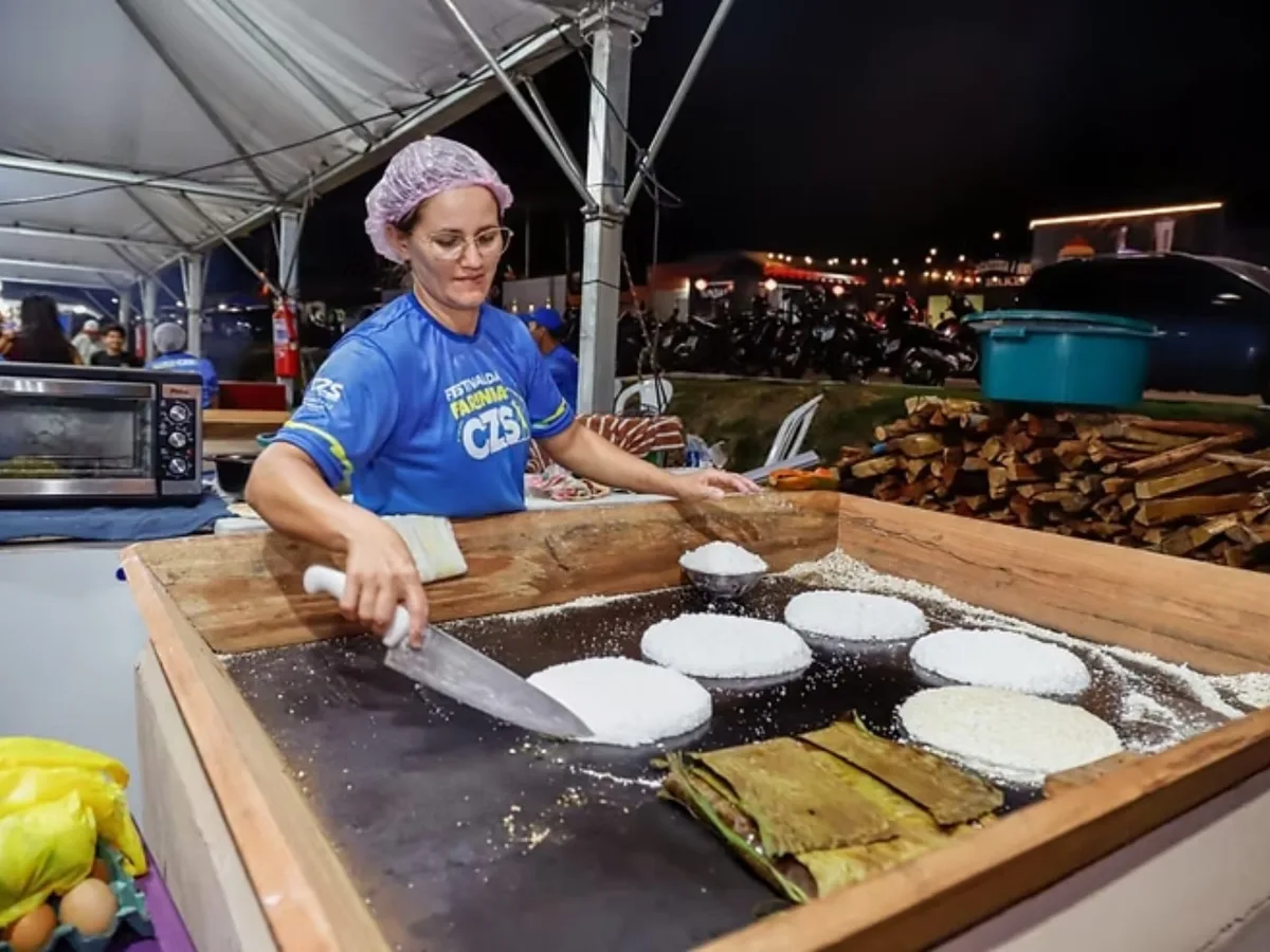 Festival da Farinha: 1ª noite tem concurso do melhor prato de mandioca e show de Mari Fernandez