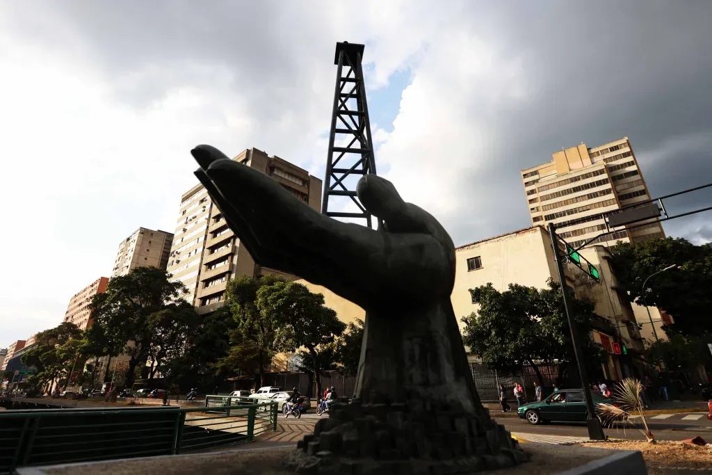 EE. UU. asegura control mayoritario de 65 mil millones de barriles en reservas de petróleo venezolano