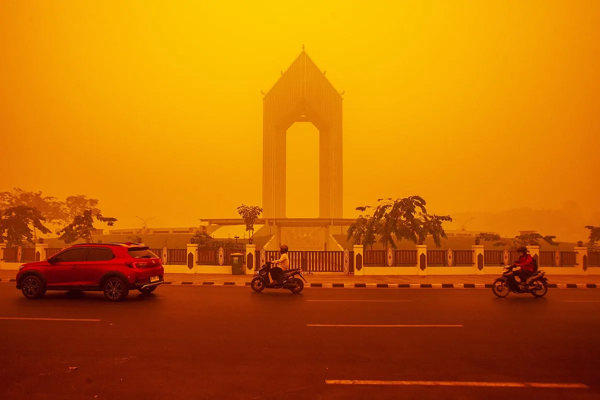Incêndios agravados pelo El Niño devastam a Indonésia e cobrem regiões de fumo. Veja as imagens