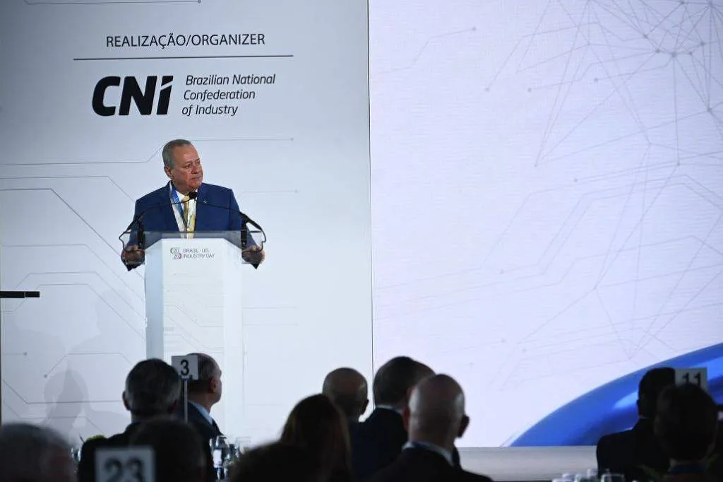 Confederação diz que fim da escala 6x1 vai aumentar custos até das empresas que já reduziram jornada