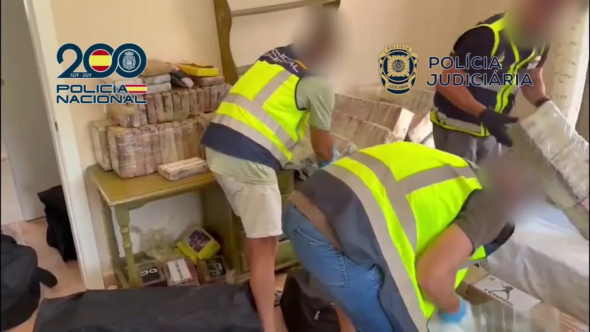 Interceptan más de 3.300 kilos de cocaína en dos vehículos que iban de Portugal a España