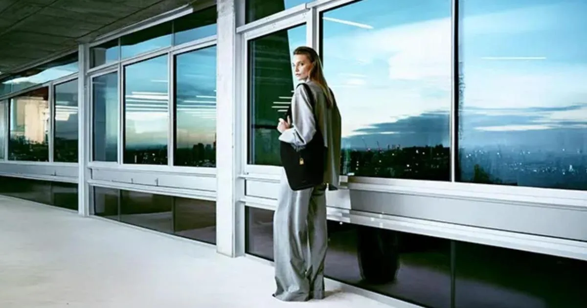 DeMellier conquista la ciudad con su colección Otoño-Invierno 2026: bolsos arquitectónicos, nuevos diseños y lujo funcional