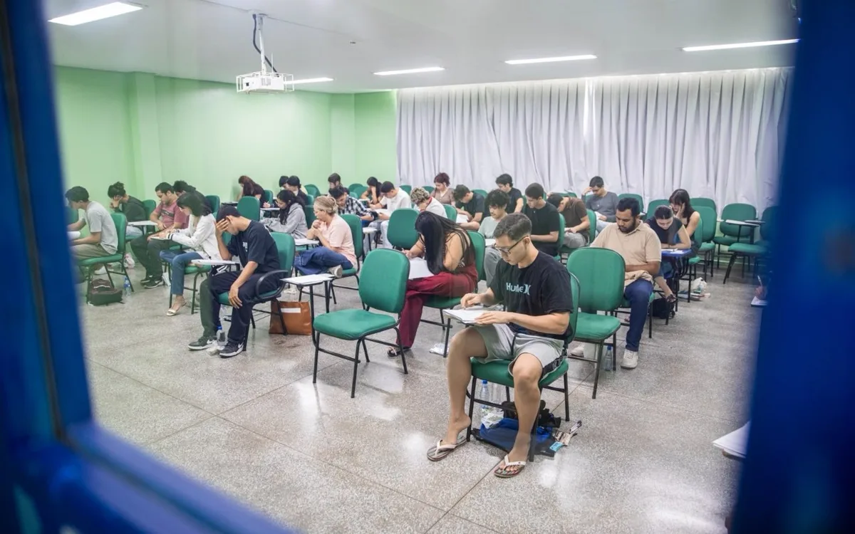 UEA registra 12,4 mil ausências no primeiro dia do vestibular; provas de segunda etapa ocorrem nesta terça (13)