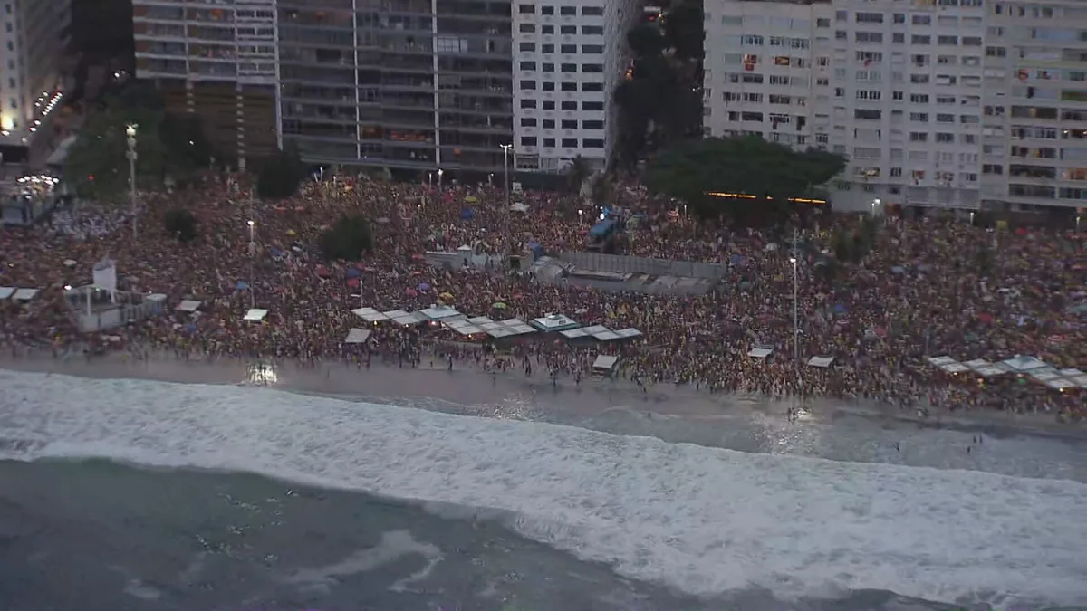 Apoiadores de Lula fazem atos no Centro do Rio e Copacabana; Caetano Veloso, Djavan e outros artistas se apresentam