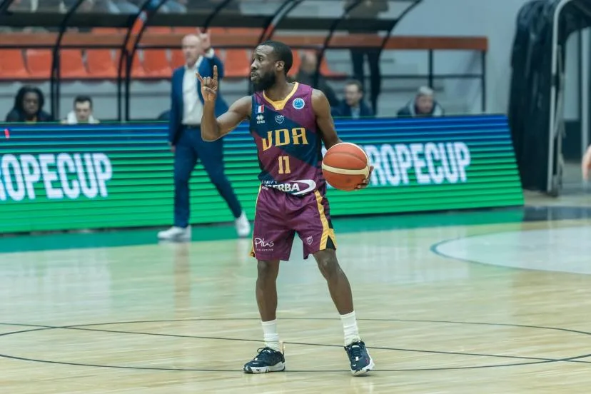 Le Dijonnais David Holston prend feu à 40 ans et plombe Limoges en Betclic Élite