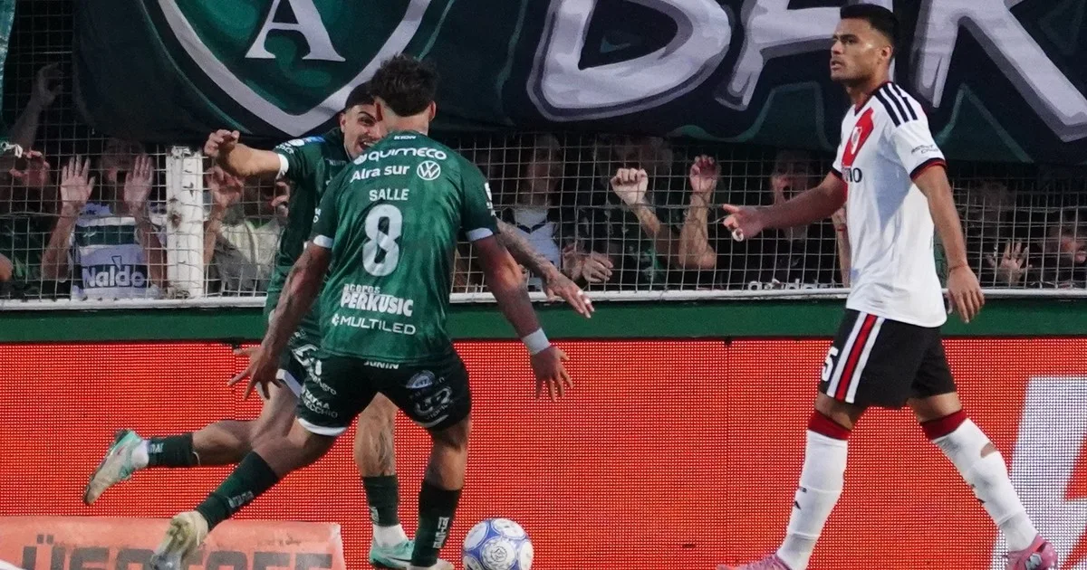 Los errores defensivos de River en el partido ante Sarmiento