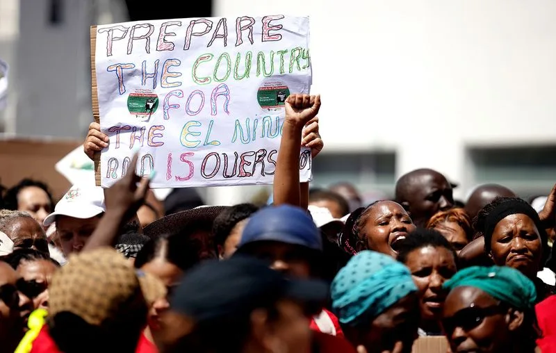 WORLD FOOD DAY: Hundreds of protesters take on Parliament: ‘Wake up, the climate emergency is here!’