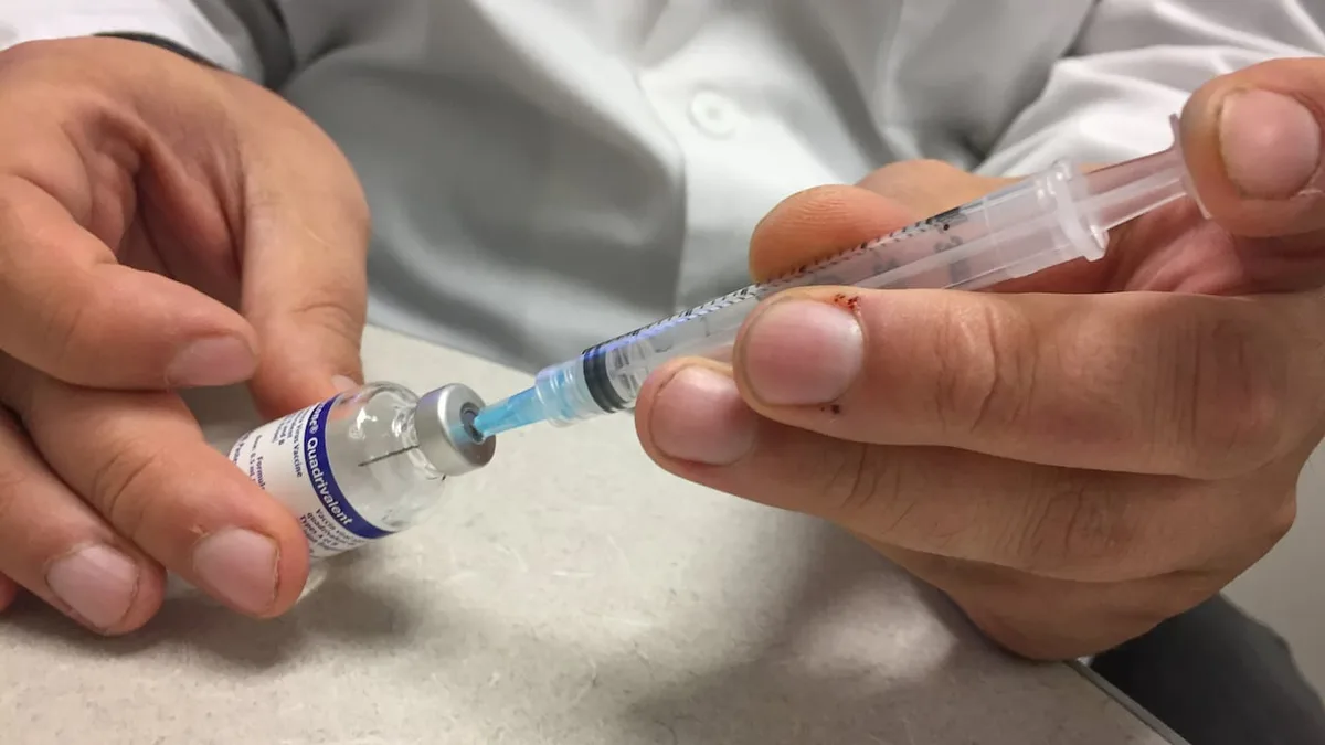 1 dead, more than 400 confirmed flu cases ahead of vaccine availability in Alberta