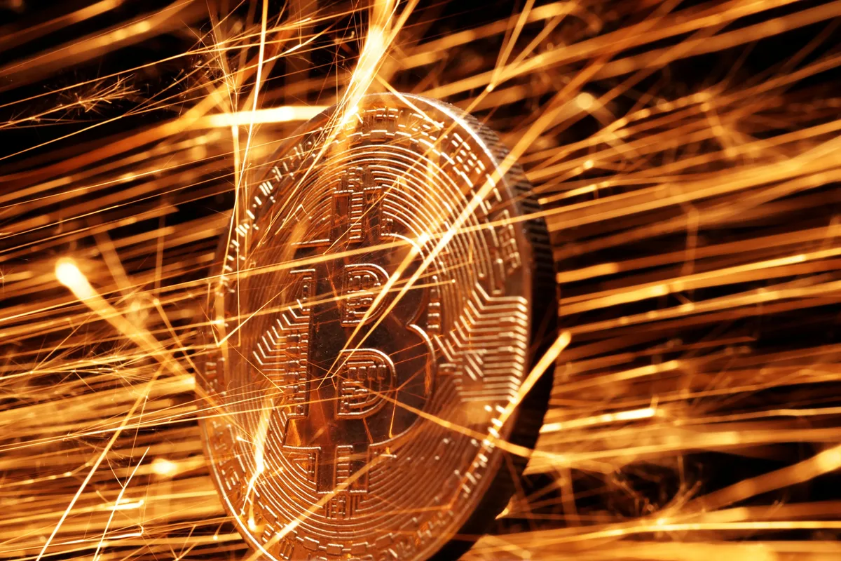 UIF vigila criptomoneda en México: así es como detecta el lavado de dinero con activos digitales