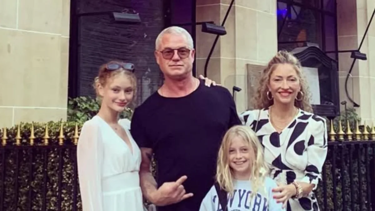 La viuda de Eric Dane vuelve a la actuación mientras atraviesa el duelo