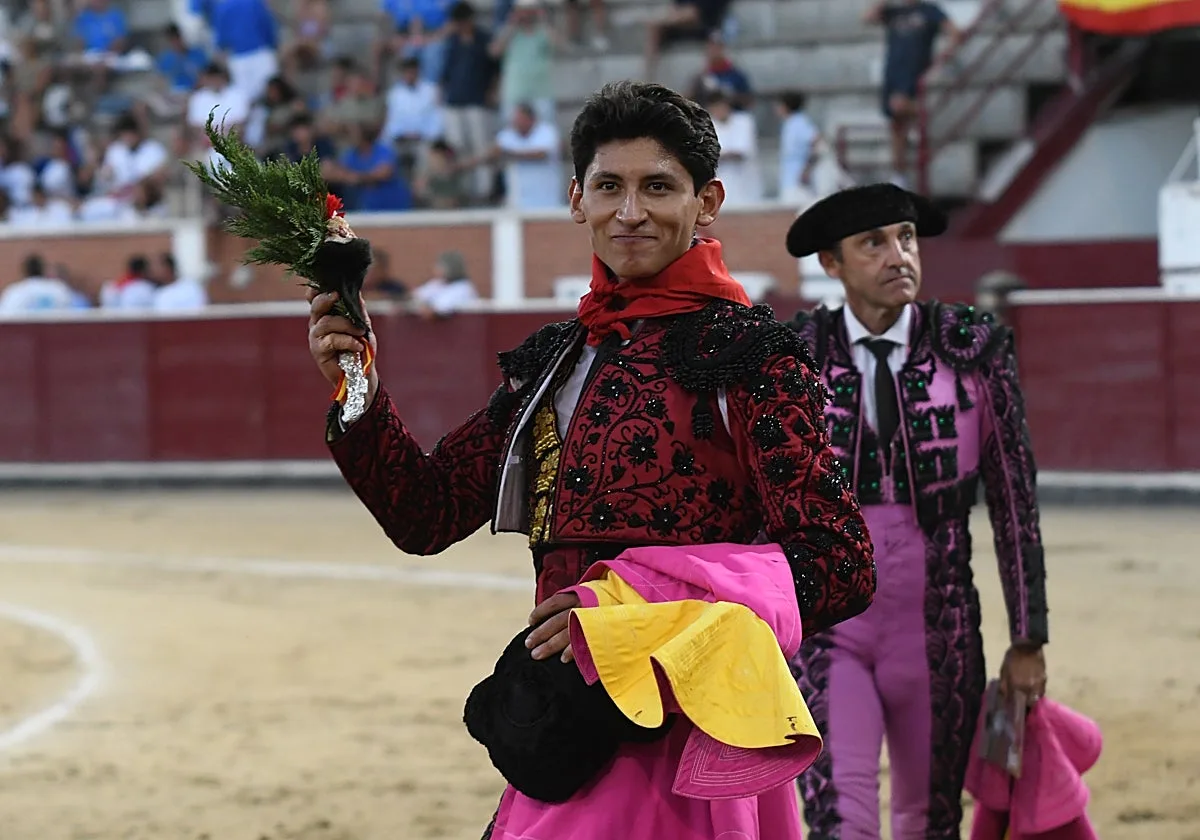 Las verónicas de Emiliano Osornio en una novillada de Montealto de nota