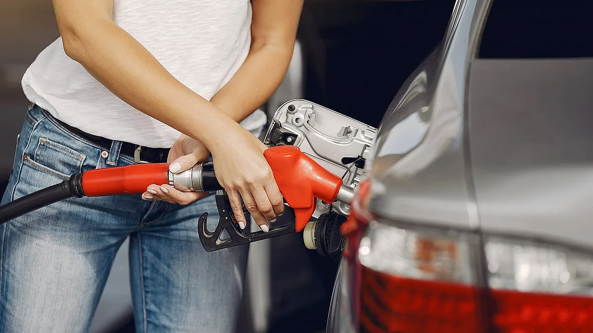 Gasolina sobe cinco cêntimos e gasóleo recua: preços voltam a aproximar-se