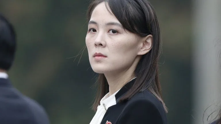La soeur de Kim Jong Un fustige les exercices militaires des États-Unis dans l'océan Pacifique et menace d'une riposte "plus offensive"