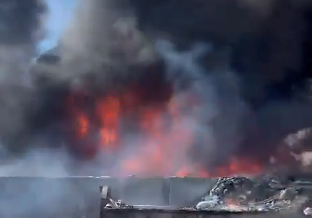 Detienen a un hombre por incendiar adrede el punto limpio de Isla Mayor