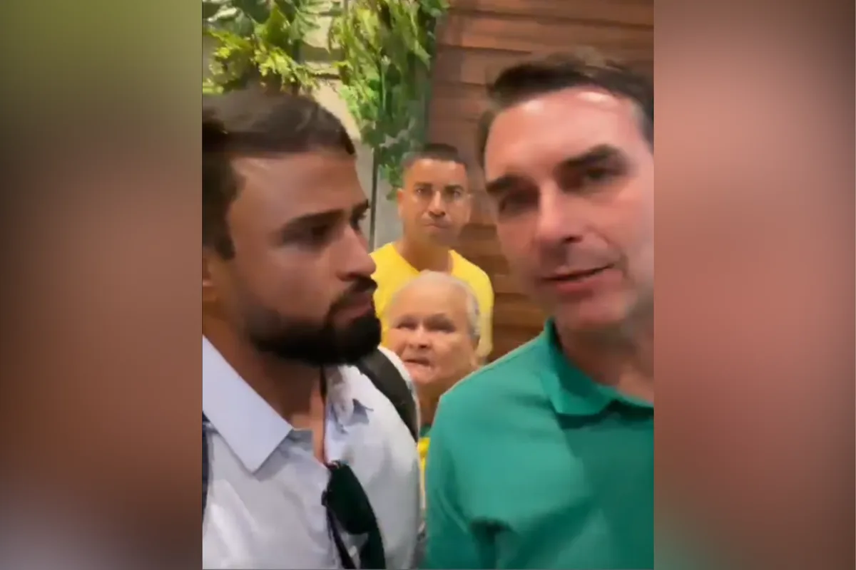 Flávio Bolsonaro encontra jornalista alvo de Moraes em São Luís