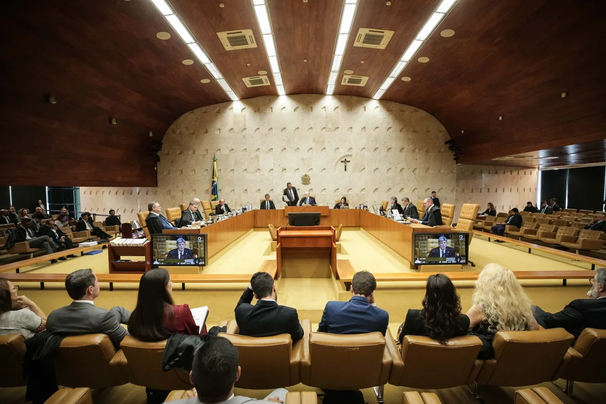 STF julga se abre investigação contra Moraes por mensagens com Vorcaro