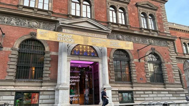 Zwei Verdächtige geflüchtet: 200 Karat: Juwelen-Diebstahl in Wiener Museum