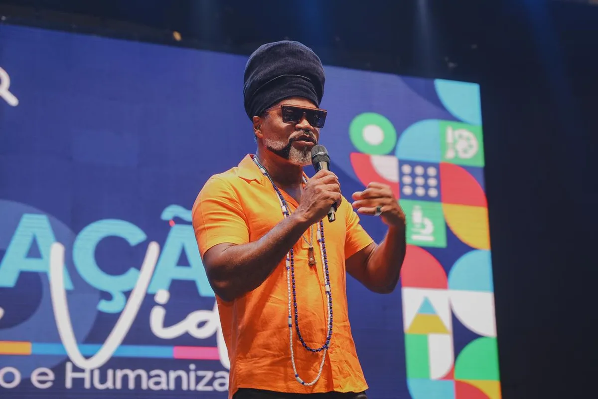 Carlinhos Brown fará show exclusivo para professores de Candeias