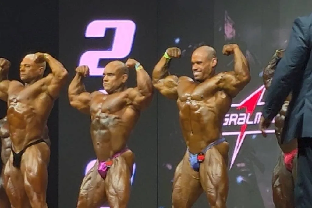 Vitor Porto vence Felipe Moraes e é campeão do Mr. Olympia Brasil 2026 na categoria 212