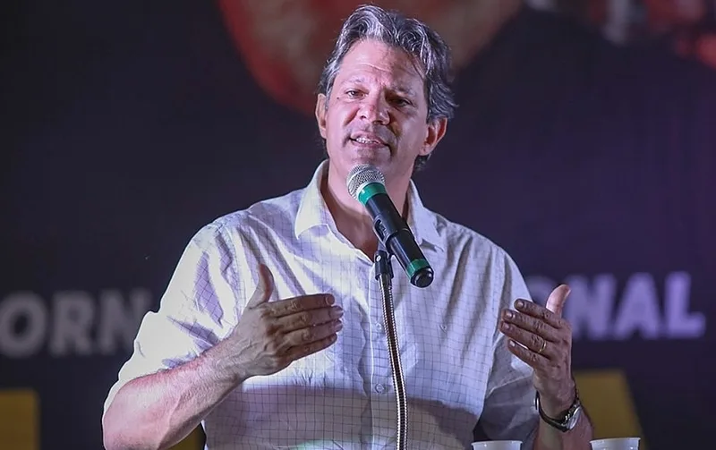 Haddad diz que Flávio já está “loteando o governo” antes da eleição