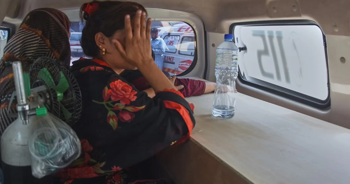 Tragedia en una maternidad de Pakistán: murieron 14 bebés por un incendio dentro de un hospital