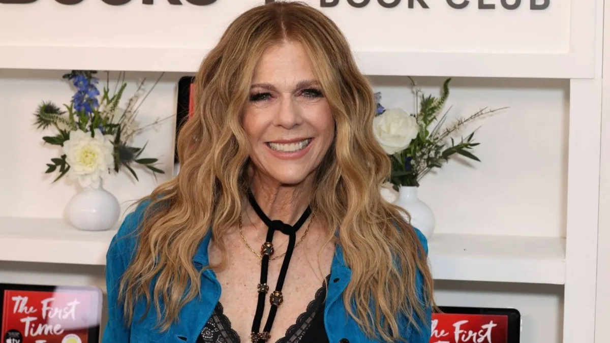 Rita Wilson: Riesiges Tattoo auf dem Rücken wie ihr Sohn