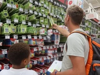 L’allocation de rentrée scolaire aide les familles à préparer la rentrée : « Ça permet de diminuer la facture »
