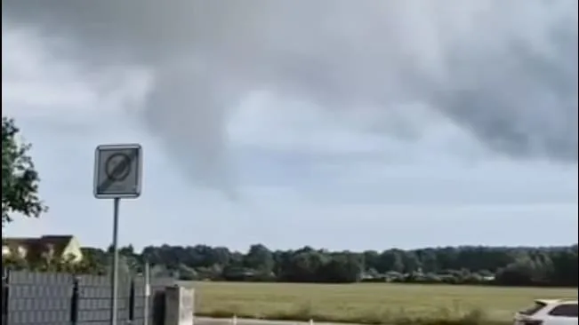 Tornado-Chaos in Fürstenwalde - Kita-Dach weg, Bäume stürzen auf Autos