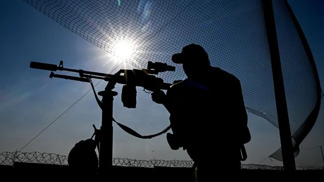 Российский военный сбил FPV-дрон ударом автомата