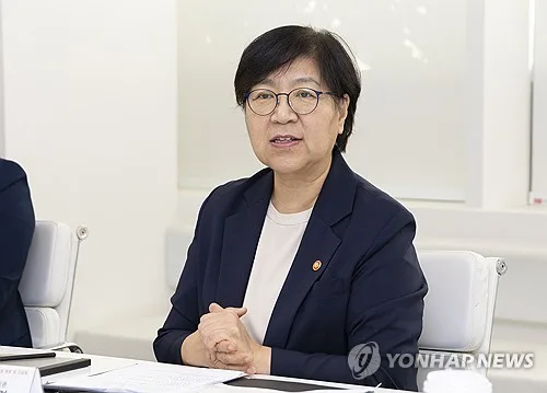 첨단재생의료 1호 환자 만난 정은경 "치료 접근성 확대하겠다"