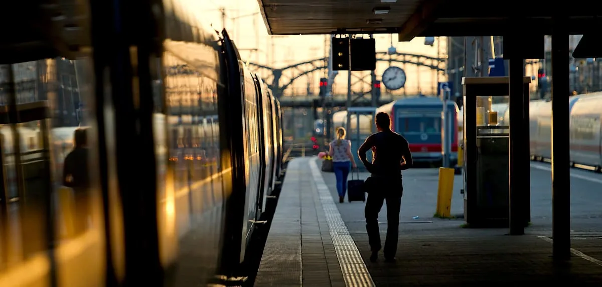 Mutter verpasst wegen Raucherpause Abfahrt von Zug – Kinder müssen alleine weiterfahren