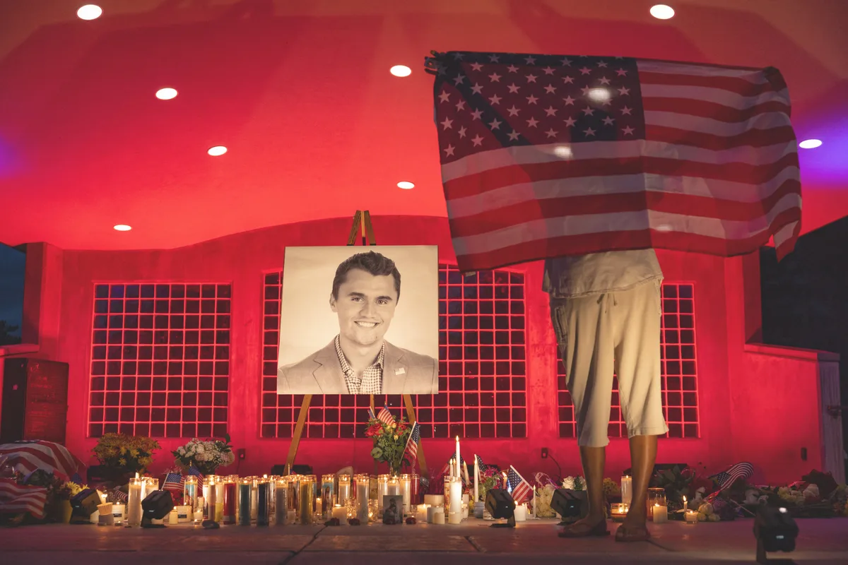 Charlie Kirk morreu há um ano. O seu nome continua na política e o caso ainda não chegou a julgamento