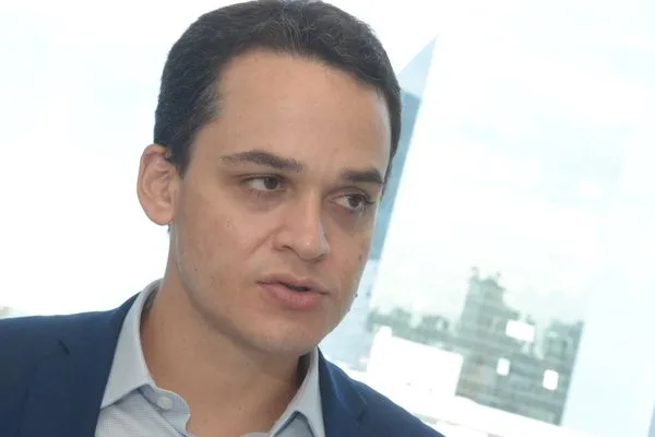 A procura de Lorenzo Pazolini por uma companheira de chapa