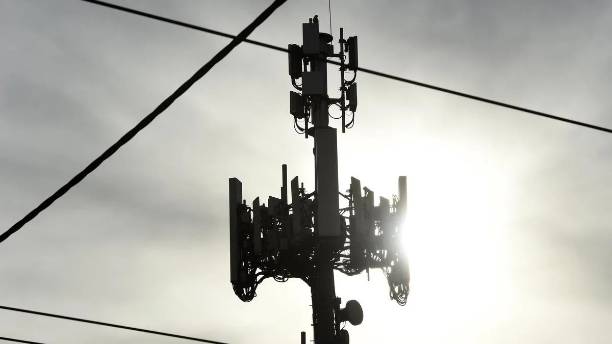 Optus, Telstra and TPG forced to explain how to call triple-0 during outage in wake of disasters