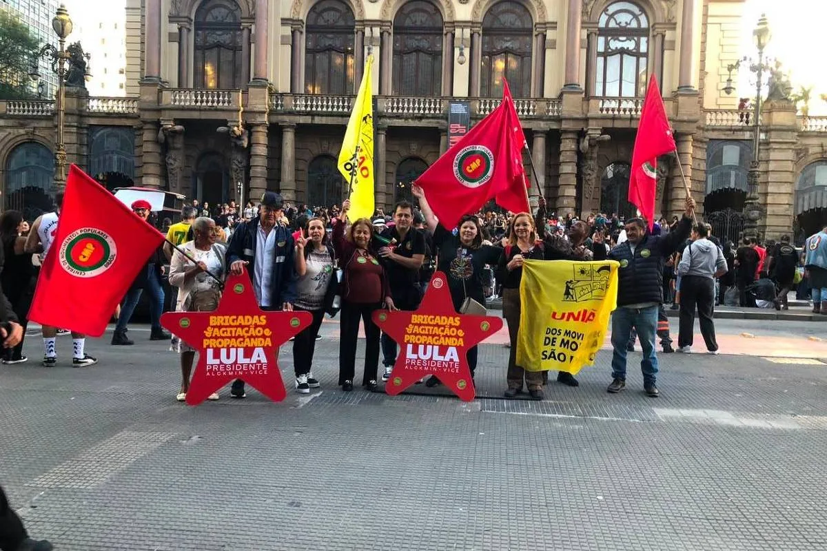 Movimentos sociais iniciam mobilização semanal por reeleição de Lula