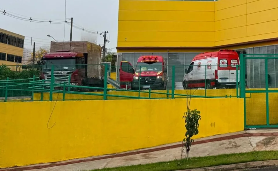Trabalhador morre após ser atingido na cabeça por placas solares enquanto descarregava caminhão em Londrina