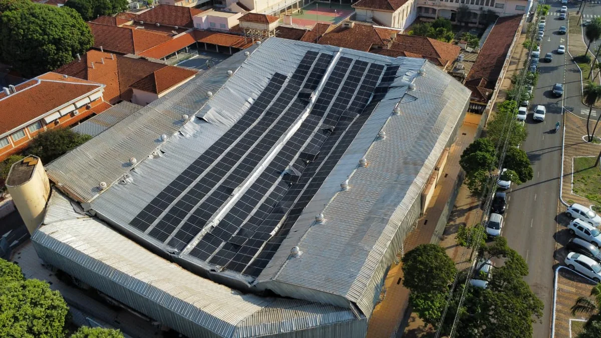 Perícia vai apontar se placas solares provocara queda de cobertura de ginásio